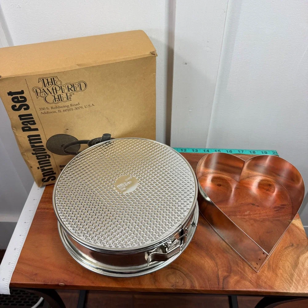 Pampered Chef Springform Pan Set with Heart and Fluted Inserts 9.5 Inch Tinned